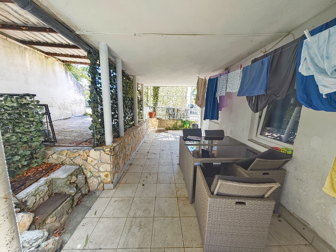 Punat, casa bifamiliare con due appartamenti separati in ottima posizione!