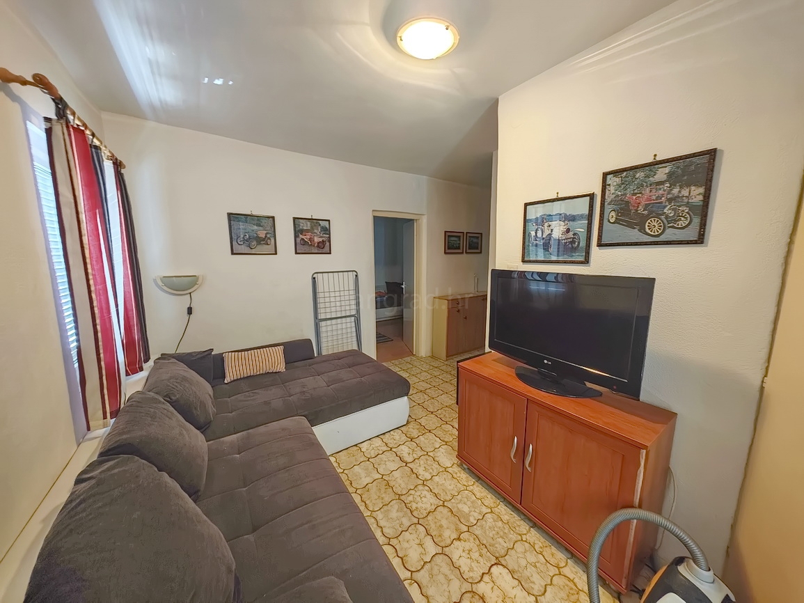 Punat, casa bifamiliare con due appartamenti separati in ottima posizione!