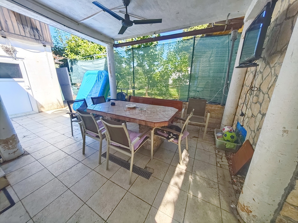 Punat, casa bifamiliare con due appartamenti separati in ottima posizione!