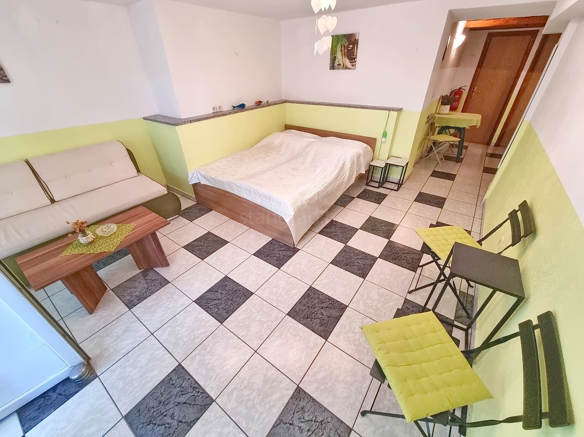 Malinska, appartamento con spaziosa terrazza verde!