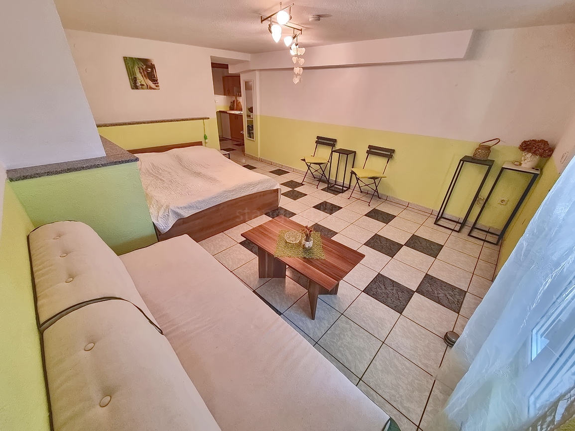 Malinska, appartamento con spaziosa terrazza verde!