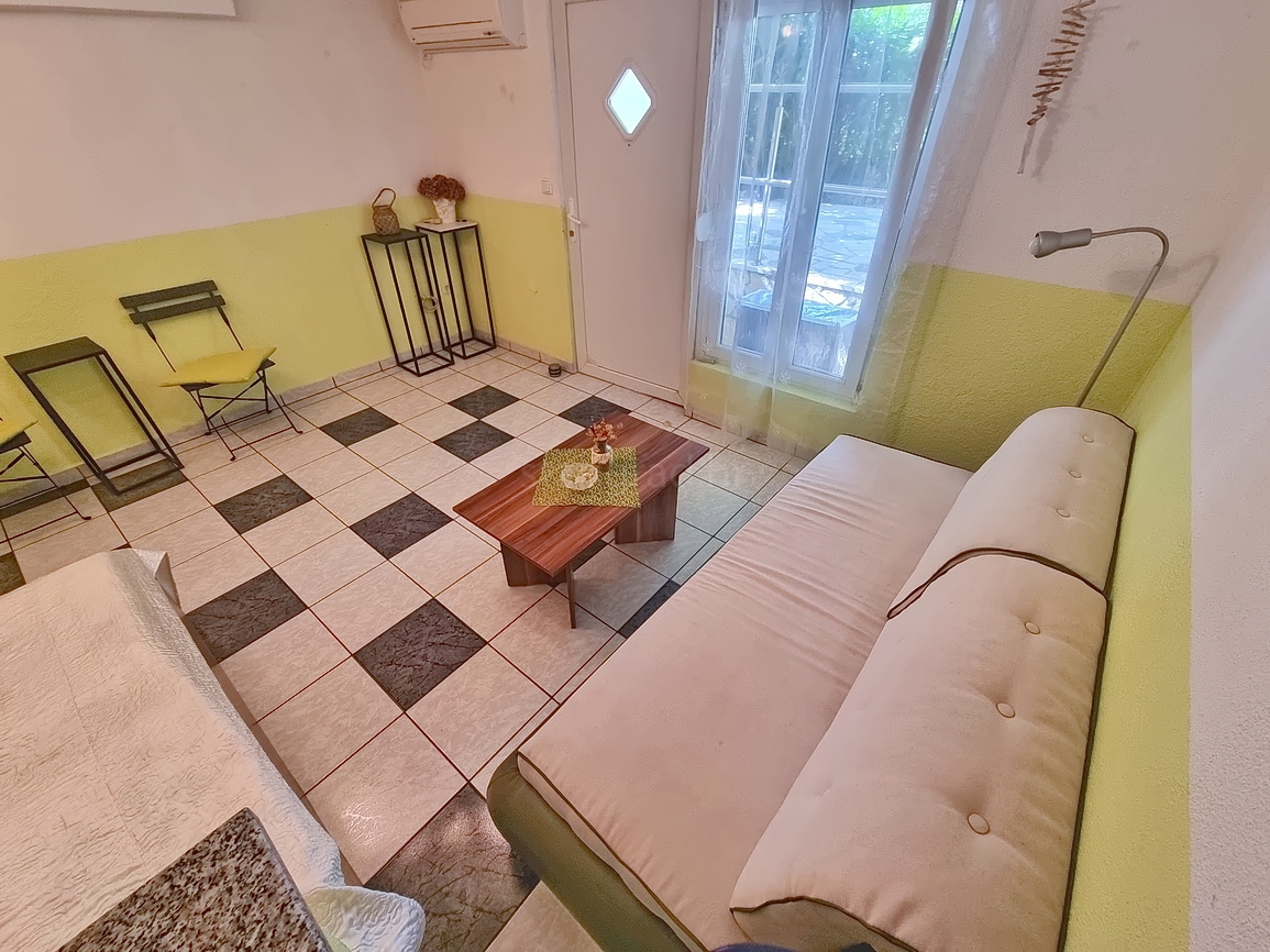 Malinska, appartamento con spaziosa terrazza verde!