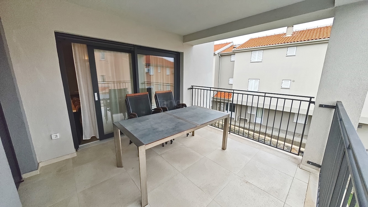 Malinska, appartamento ammobiliato in una nuova costruzione vicino al mare!