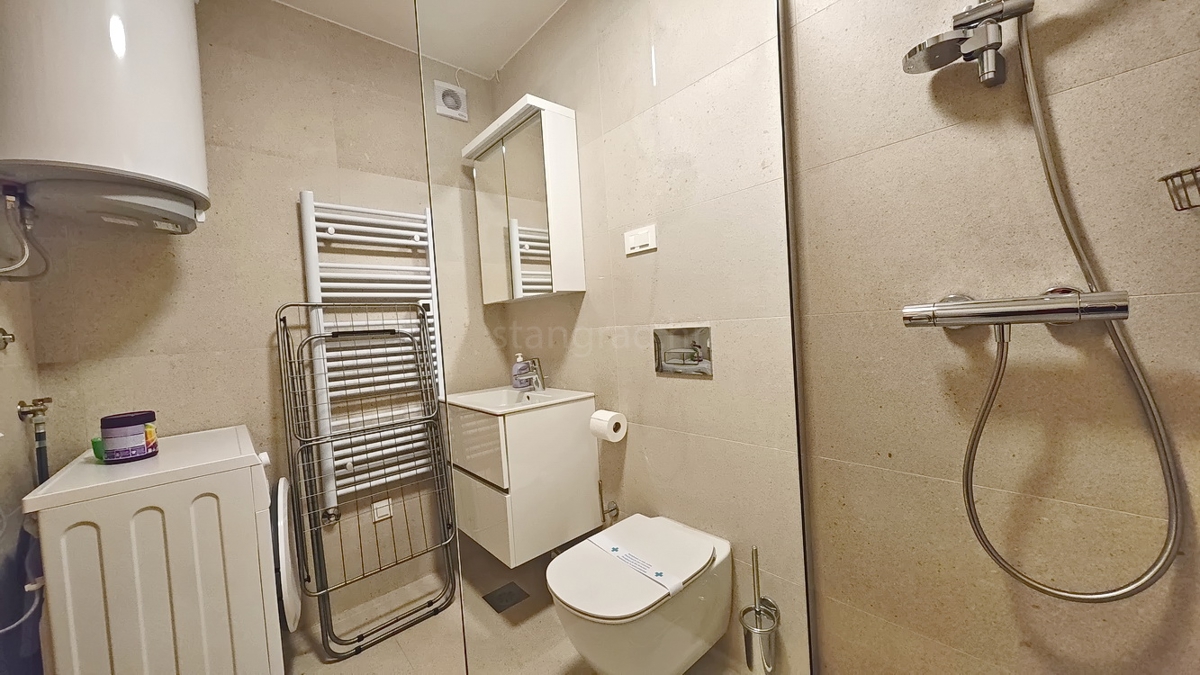 Malinska, appartamento ammobiliato in una nuova costruzione vicino al mare!