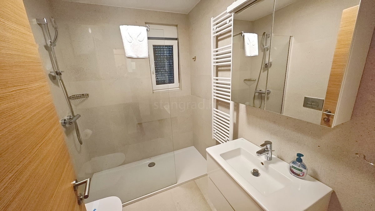 Malinska, appartamento ammobiliato in una nuova costruzione vicino al mare!