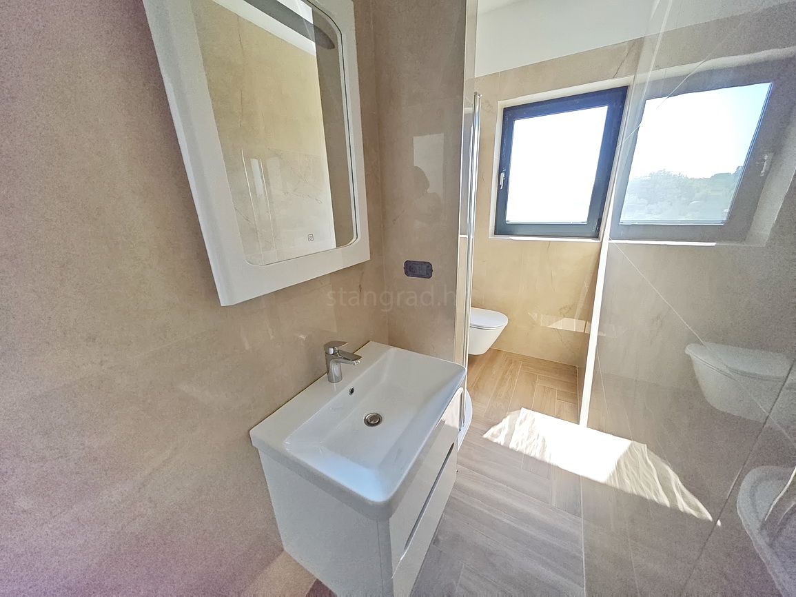 Malinska, casa bifamiliare con piscina e vista mare!