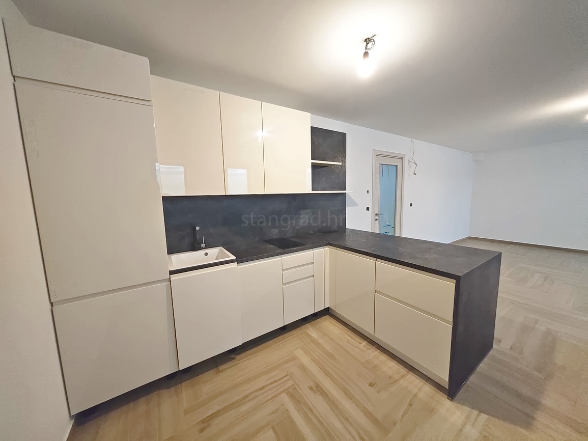 Malinska, casa bifamiliare con piscina e vista mare!