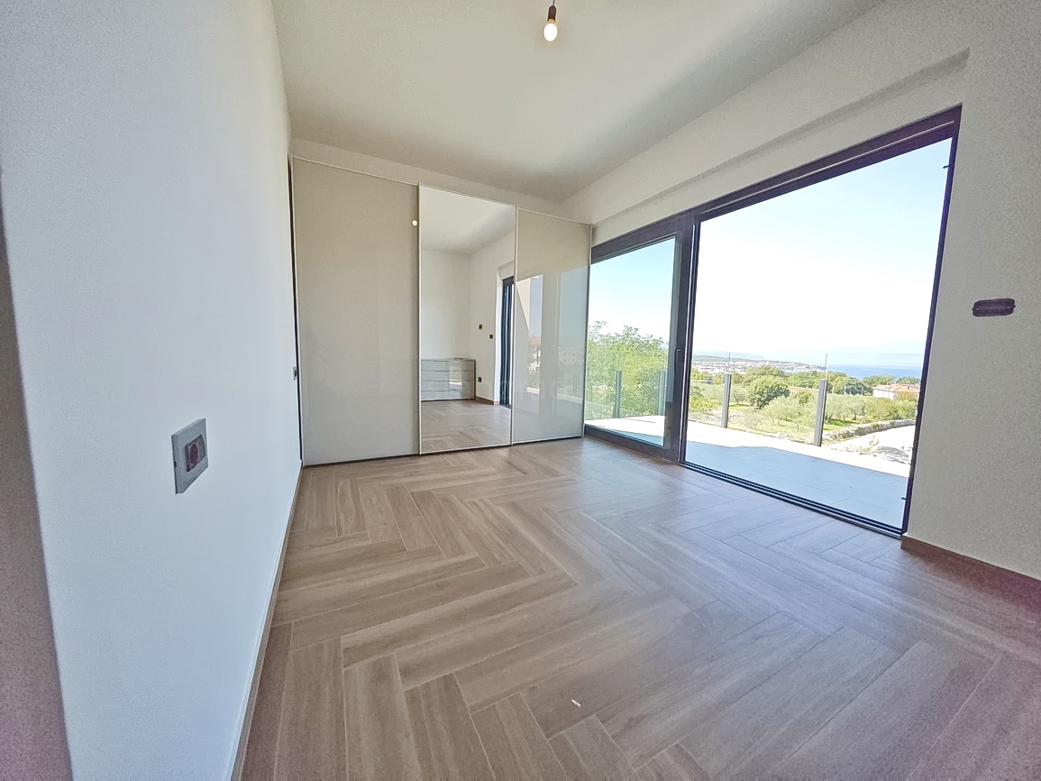 Malinska, casa bifamiliare con piscina e vista mare!