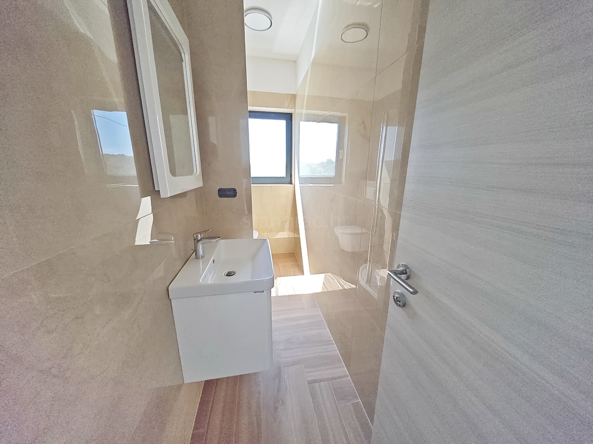 Malinska, casa bifamiliare con piscina e vista mare!