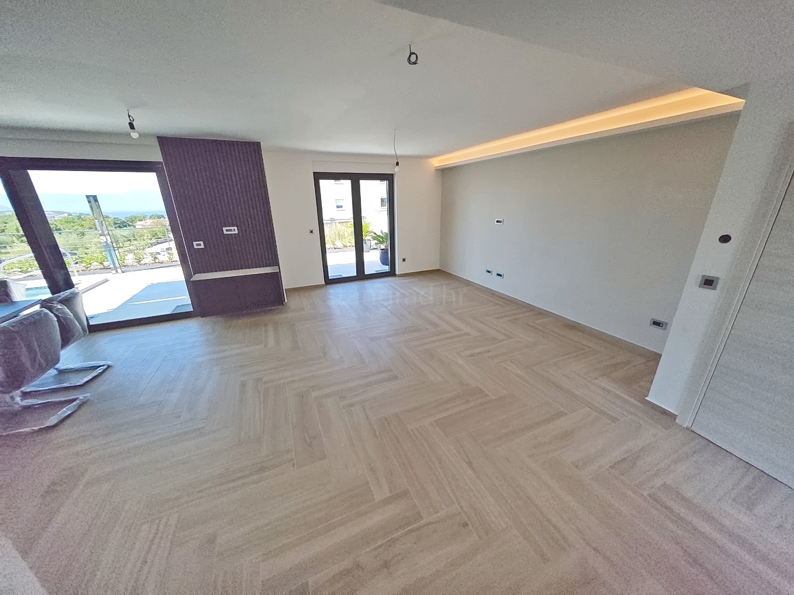 Malinska, casa bifamiliare con piscina e vista mare!