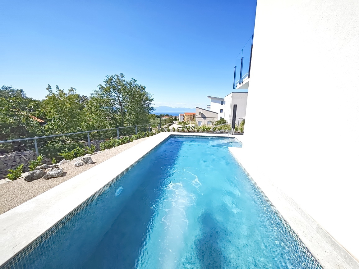 Malinska, casa bifamiliare con piscina e vista mare!