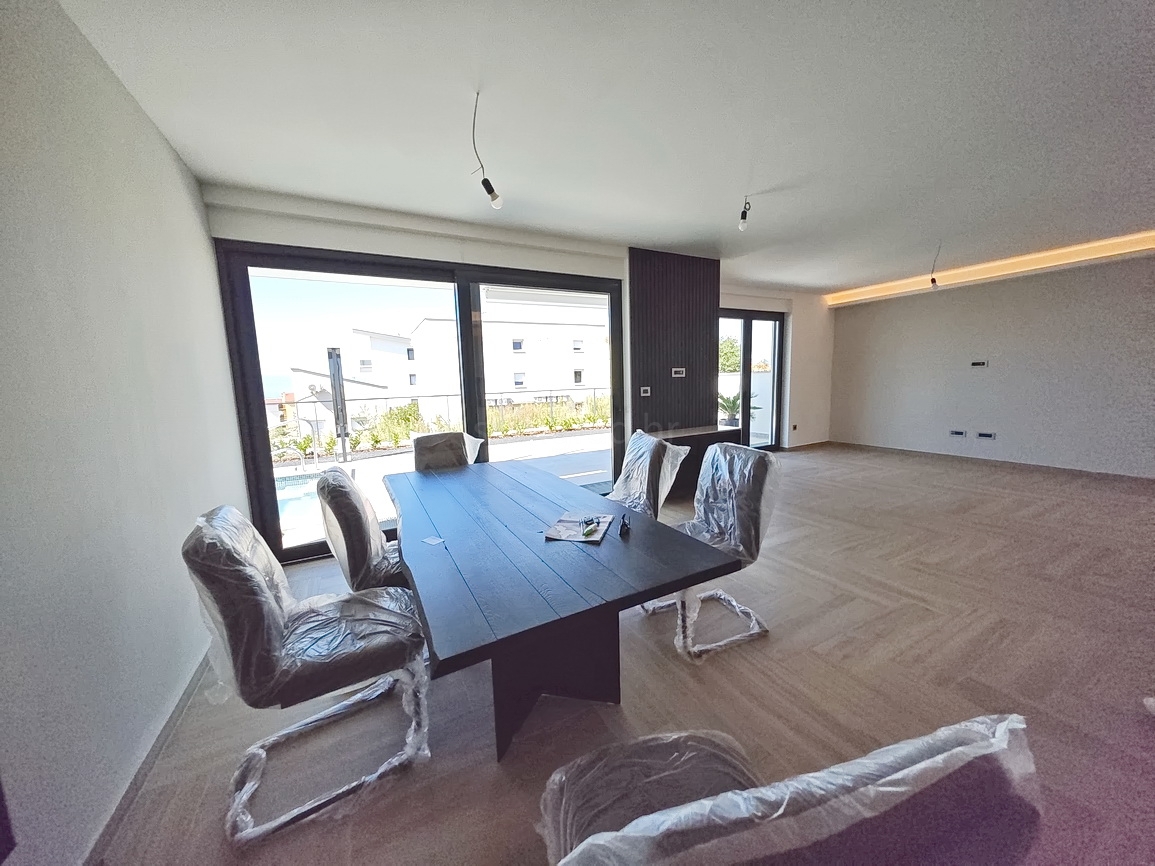 Malinska, casa bifamiliare con piscina e vista mare!