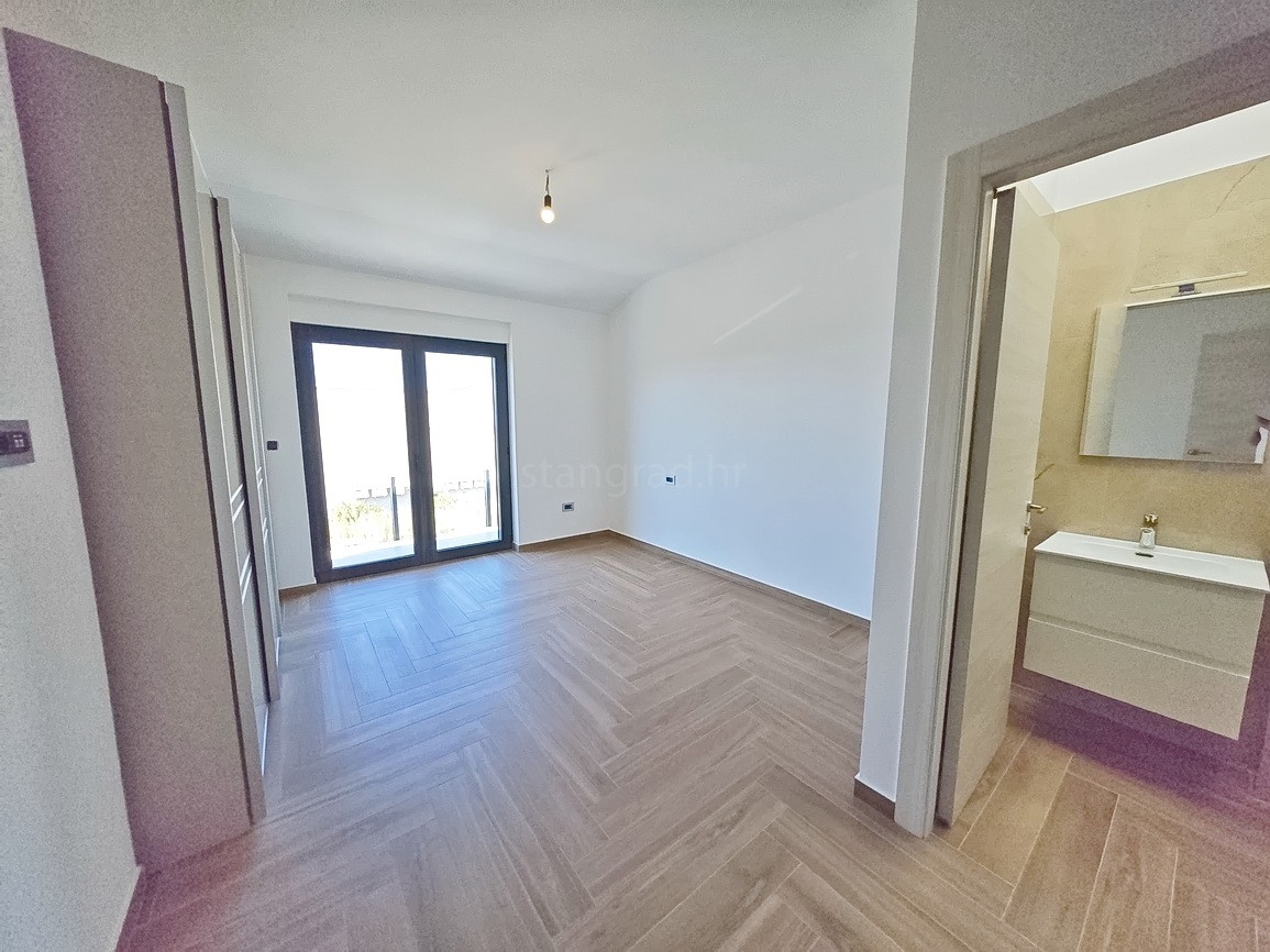 Malinska, casa bifamiliare con piscina e vista mare!