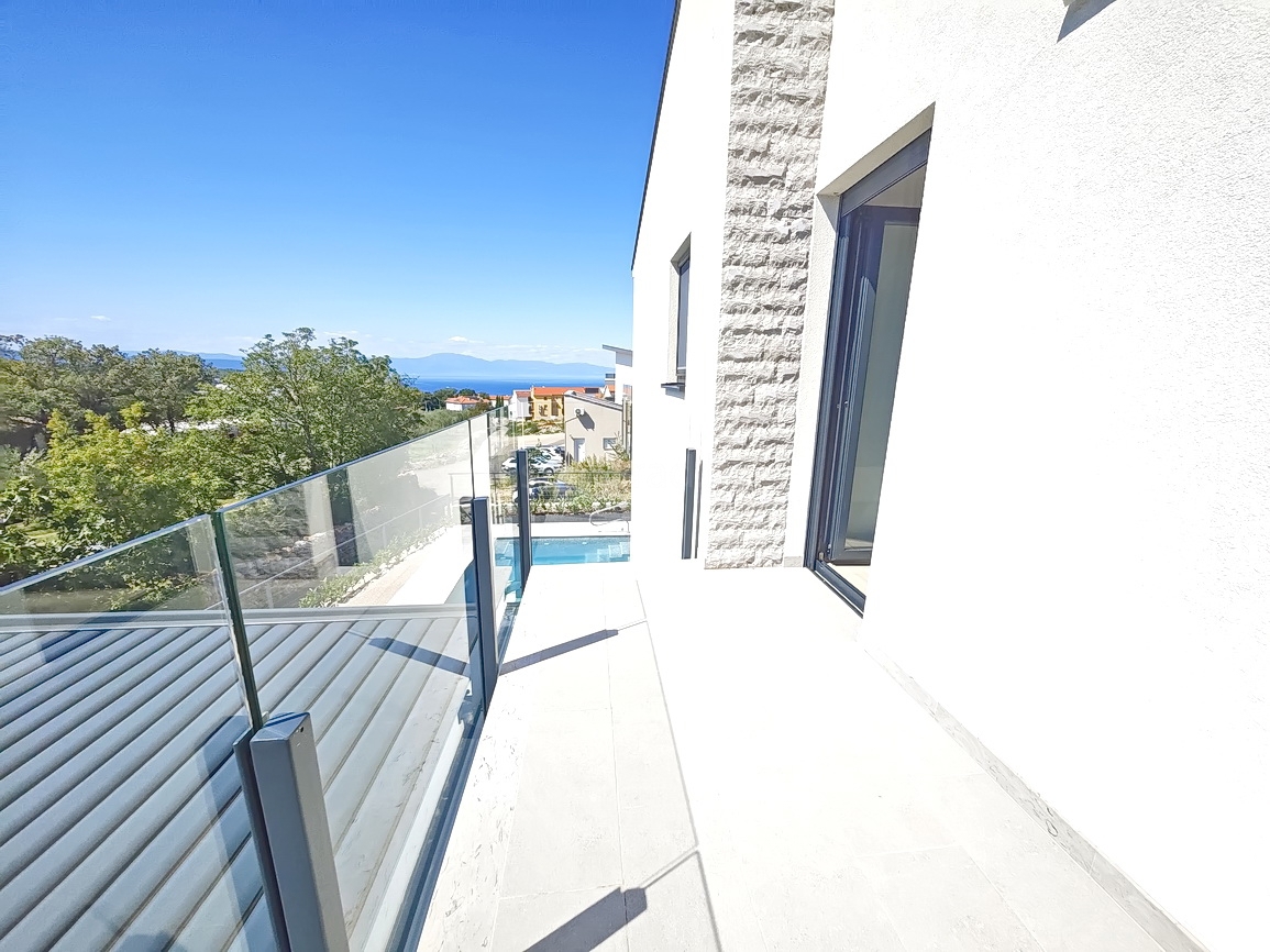 Malinska, casa bifamiliare con piscina e vista mare!