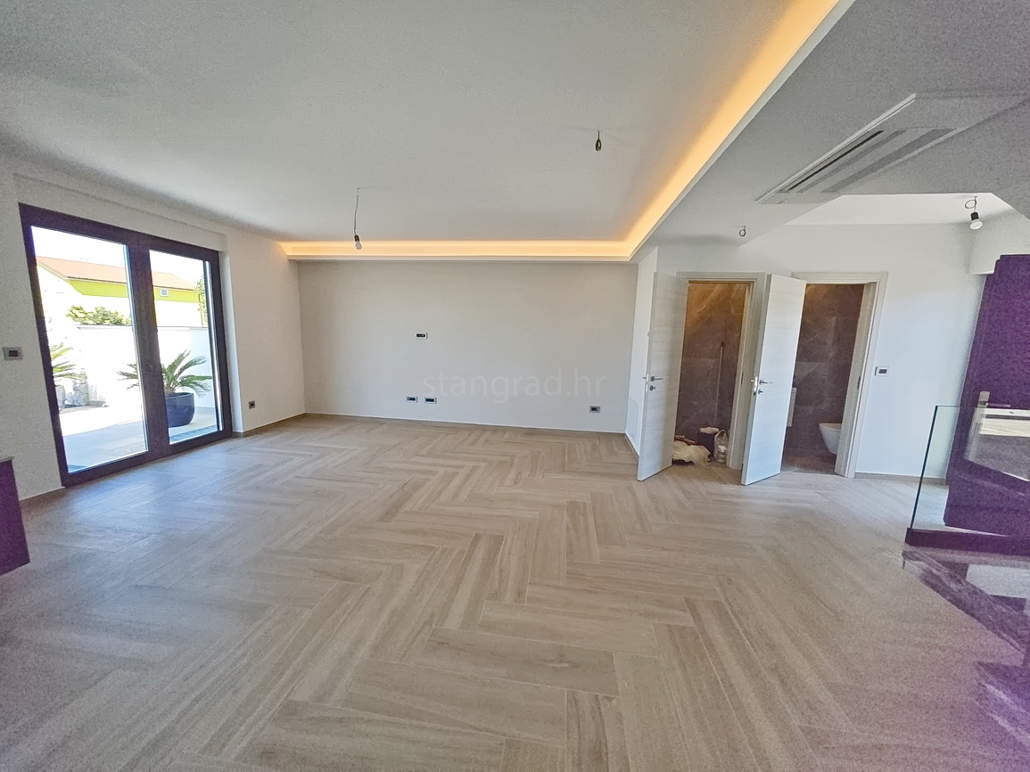 Malinska, casa bifamiliare con piscina e vista mare!