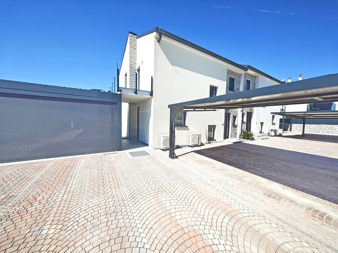 Malinska, casa bifamiliare con piscina e vista mare!