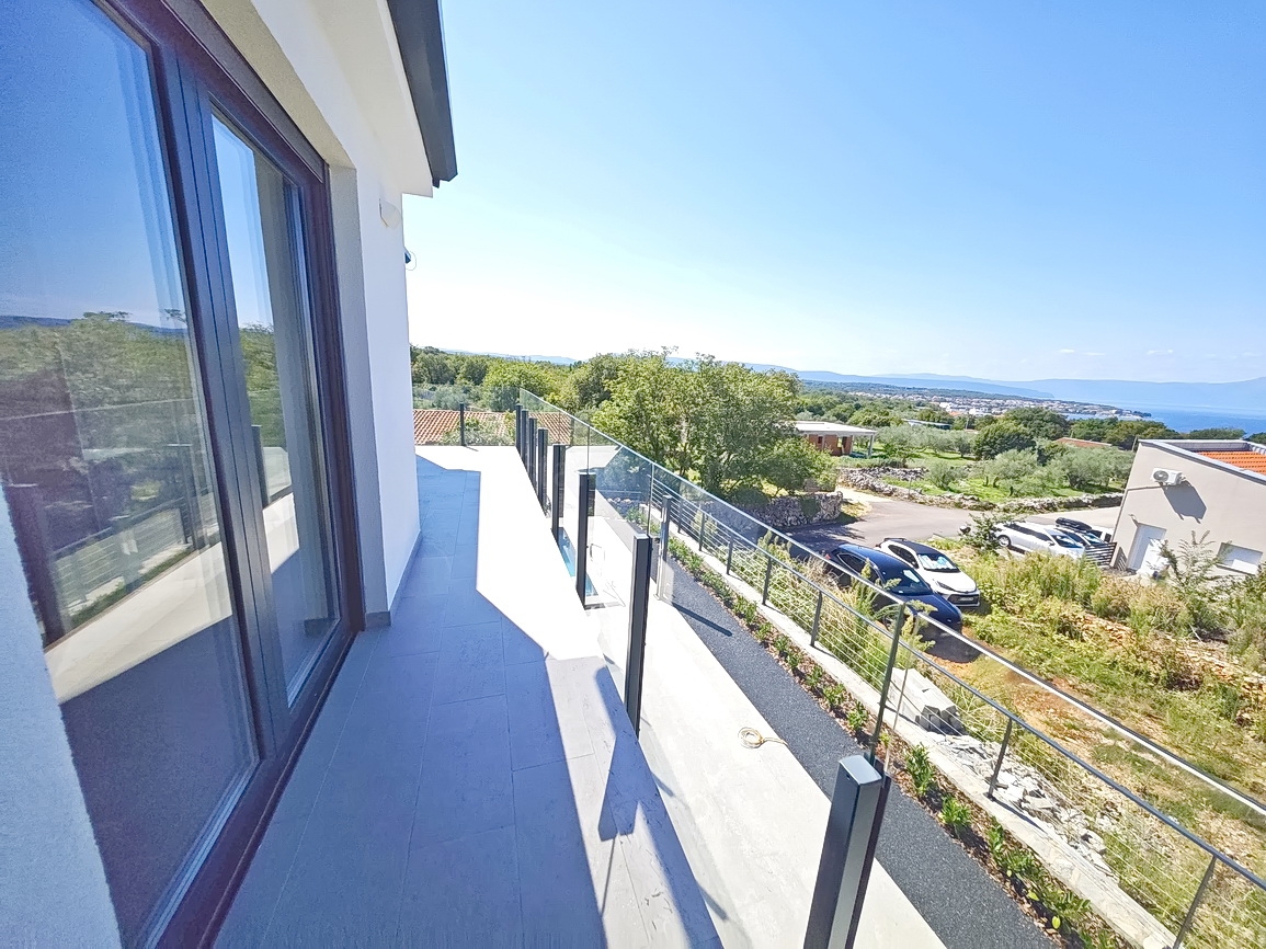 Malinska, casa bifamiliare con piscina e vista mare!