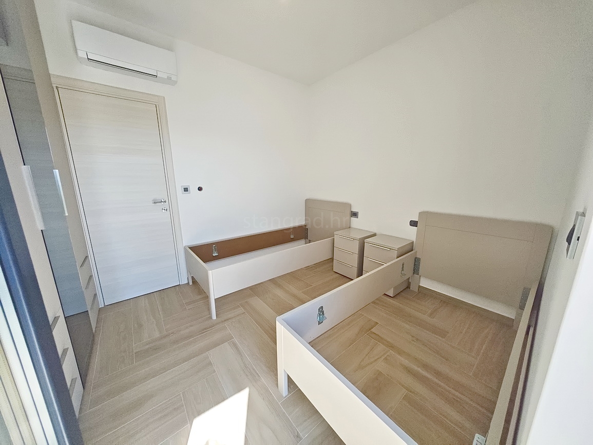 Malinska, casa bifamiliare con piscina e vista mare!