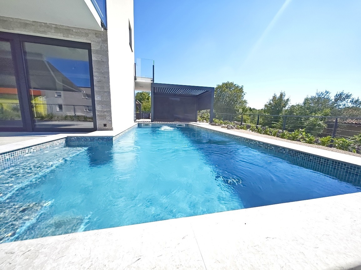 Malinska, casa bifamiliare con piscina e vista mare!