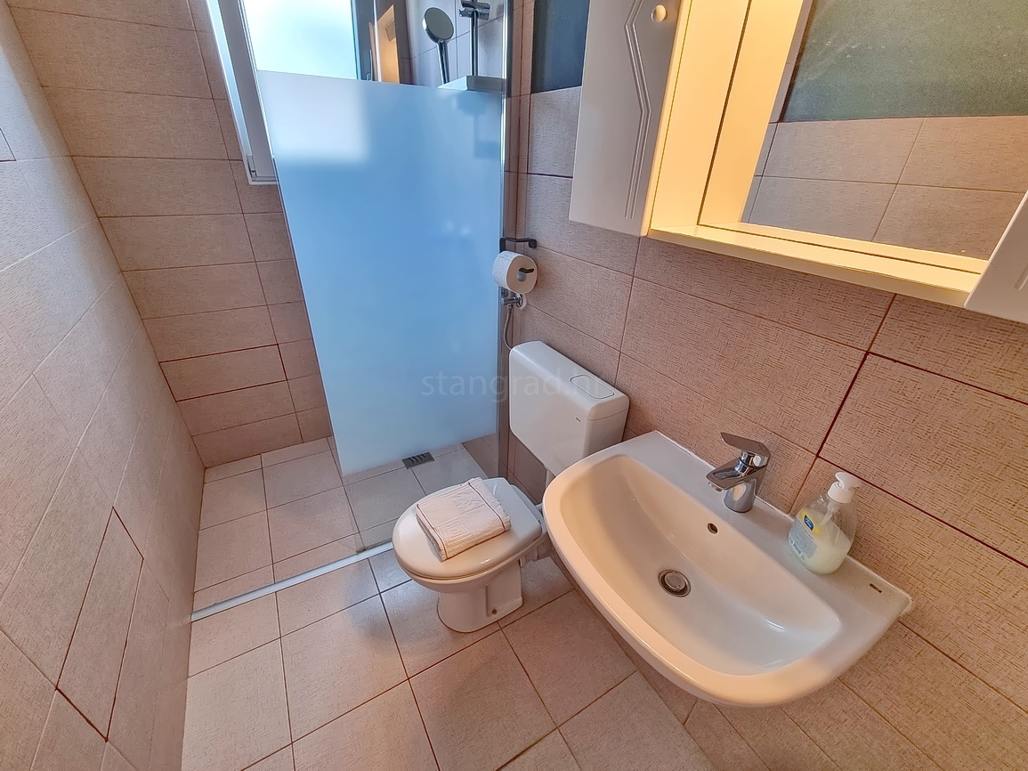 Malinska, spazioso appartamento arredato vicino al mare e al centro!