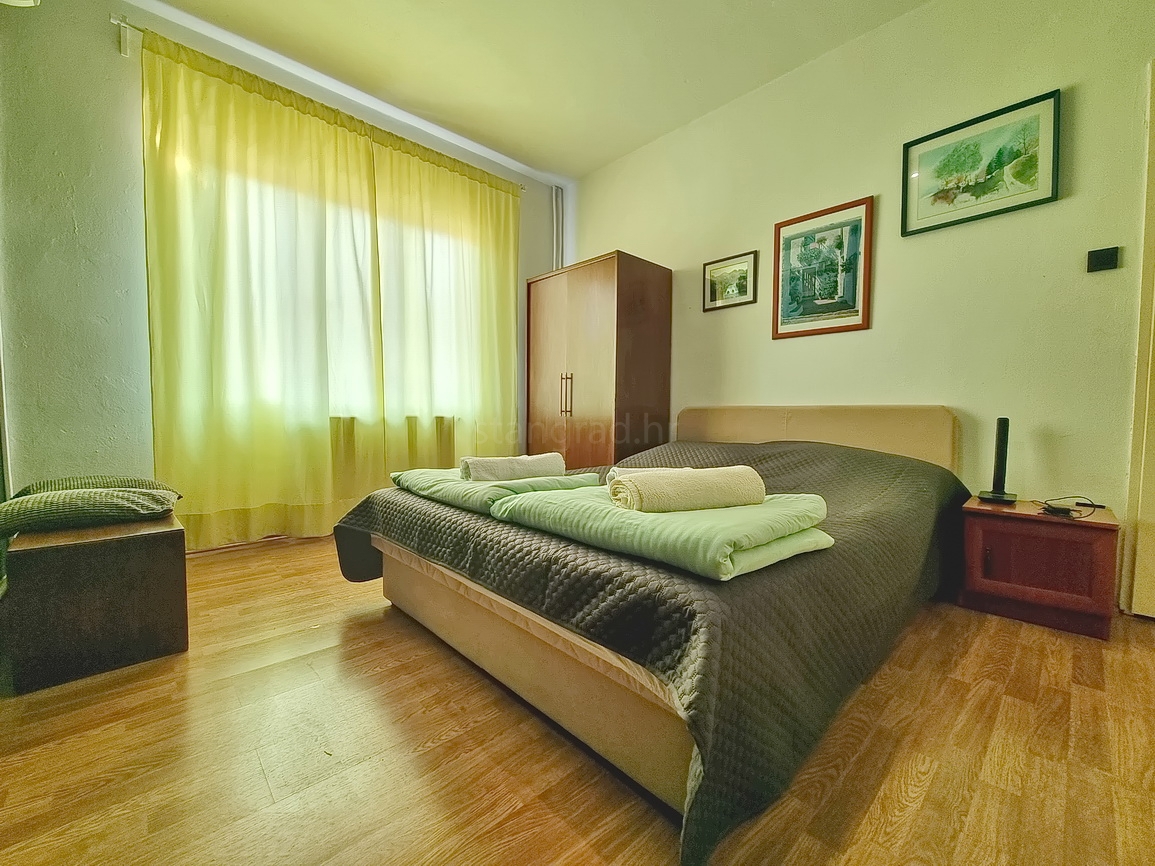 Malinska, spazioso appartamento arredato vicino al mare e al centro!