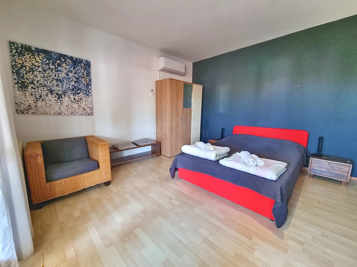 Malinska, spazioso appartamento arredato vicino al mare e al centro!