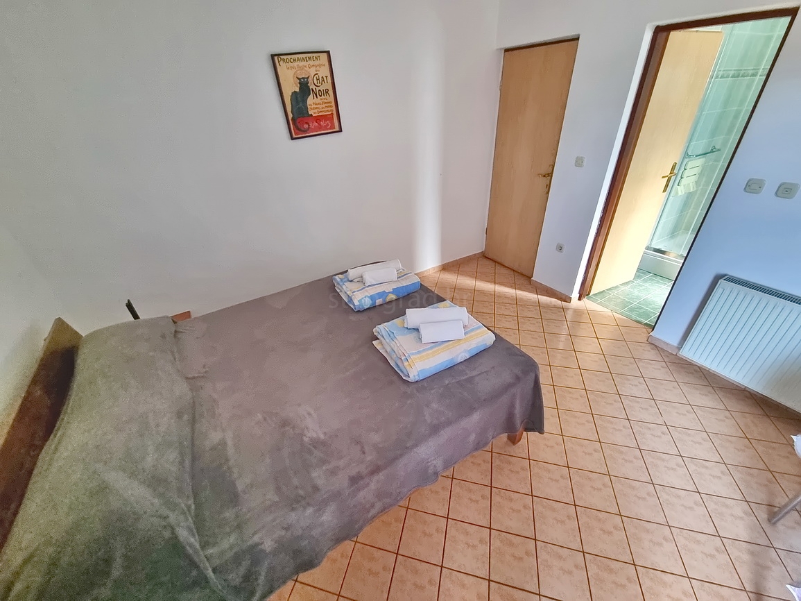 Malinska, spazioso appartamento arredato vicino al mare e al centro!