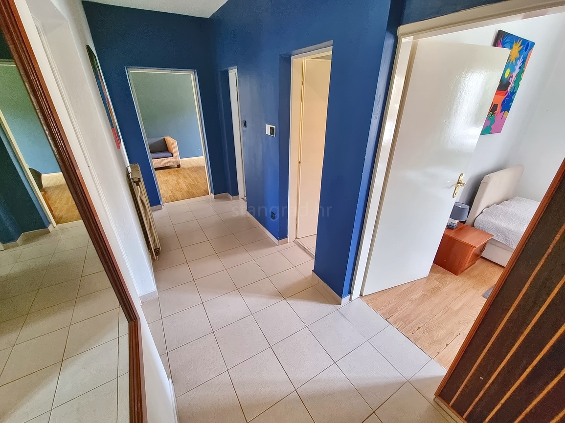 Malinska, spazioso appartamento arredato vicino al mare e al centro!