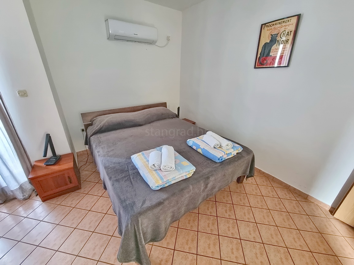 Malinska, spazioso appartamento arredato vicino al mare e al centro!