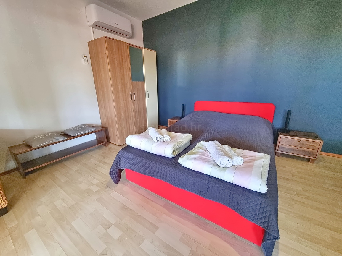 Malinska, spazioso appartamento arredato vicino al mare e al centro!