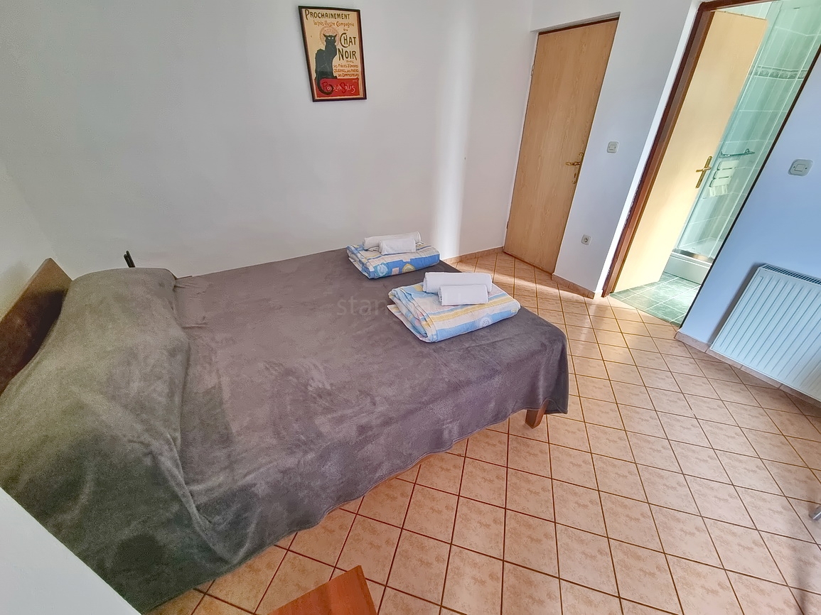 Malinska, spazioso appartamento arredato vicino al mare e al centro!