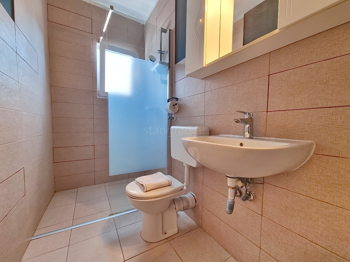 Malinska, spazioso appartamento arredato vicino al mare e al centro!