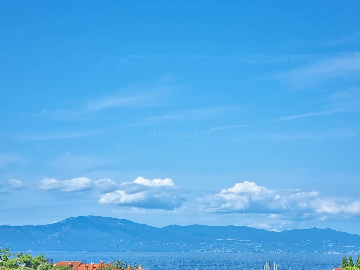 Malinska, spazioso appartamento arredato vicino al mare e al centro!