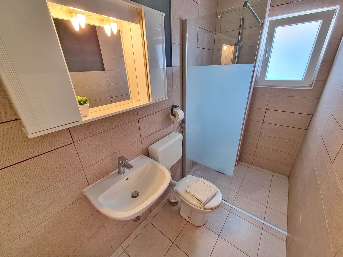 Malinska, spazioso appartamento arredato vicino al mare e al centro!