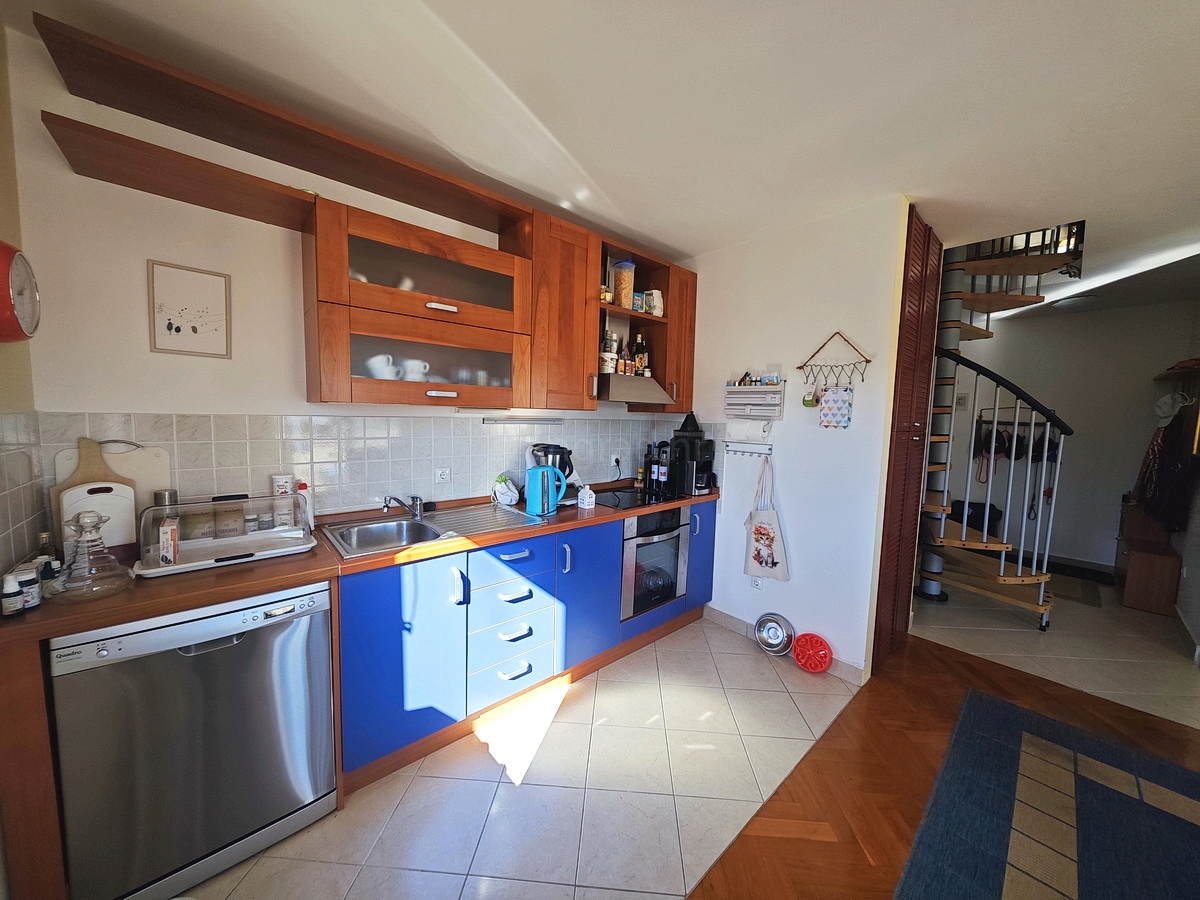 Malinska, appartamento duplex vicino al mare con vista!