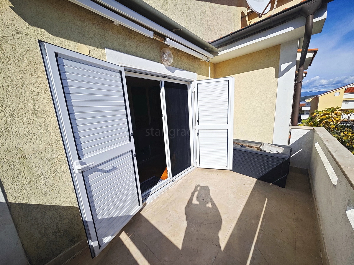 Malinska, appartamento duplex vicino al mare con vista!