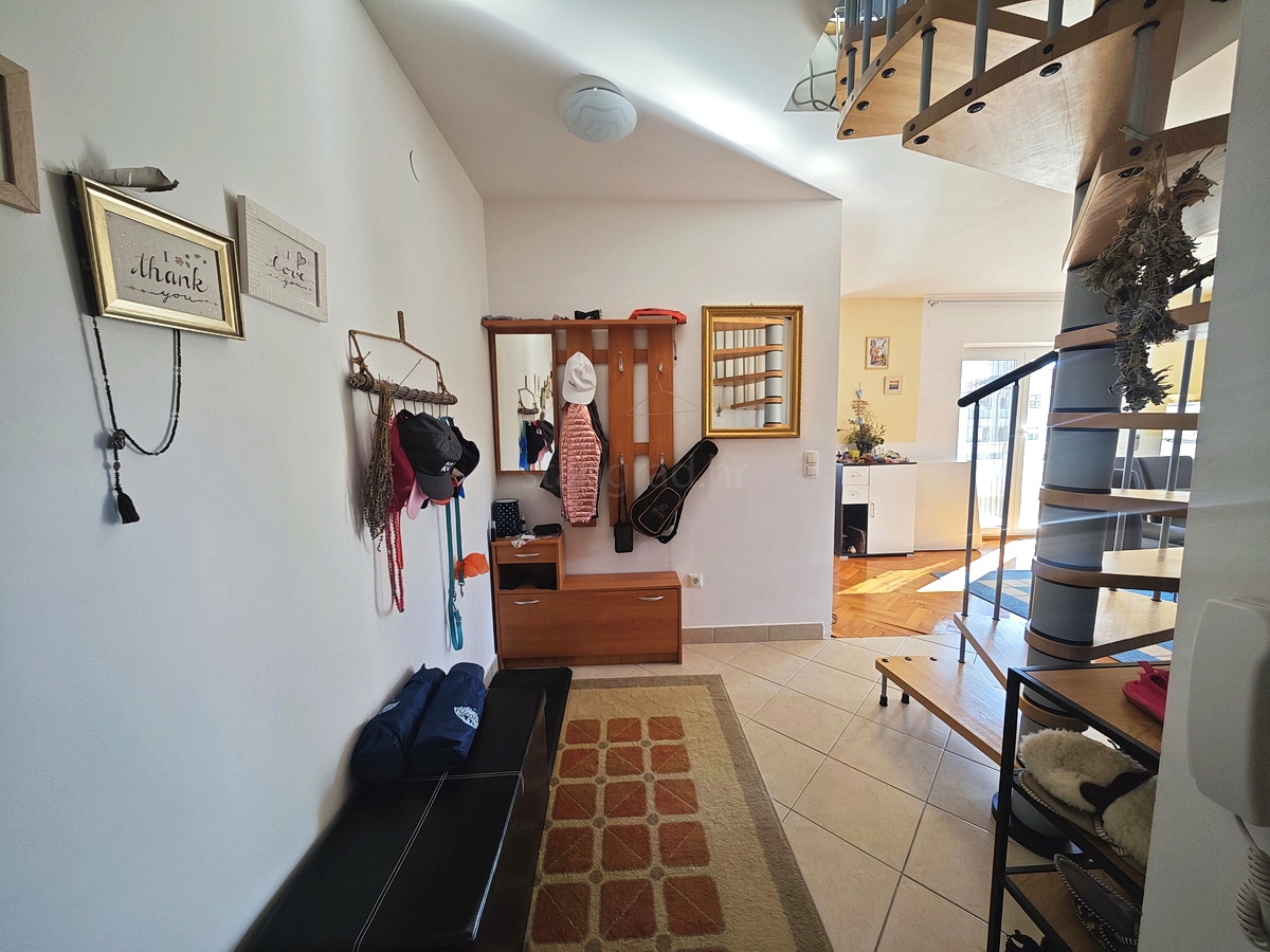 Malinska, appartamento duplex vicino al mare con vista!