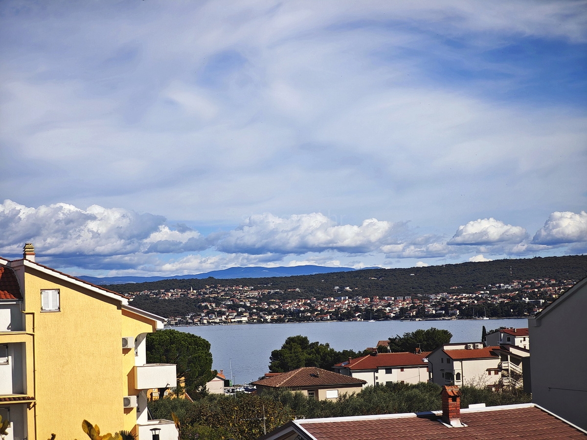 Malinska, appartamento duplex vicino al mare con vista!