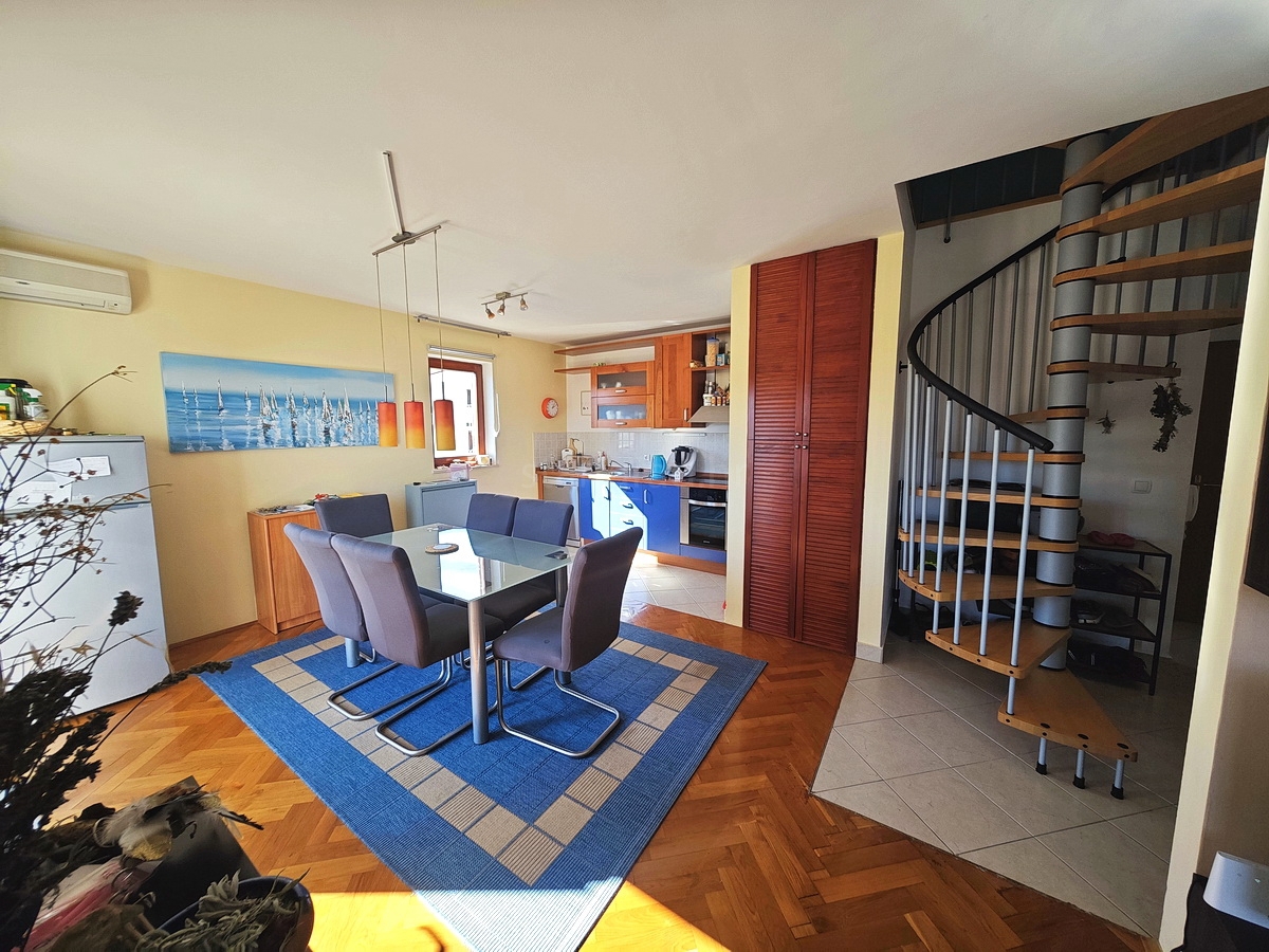 Malinska, appartamento duplex vicino al mare con vista!