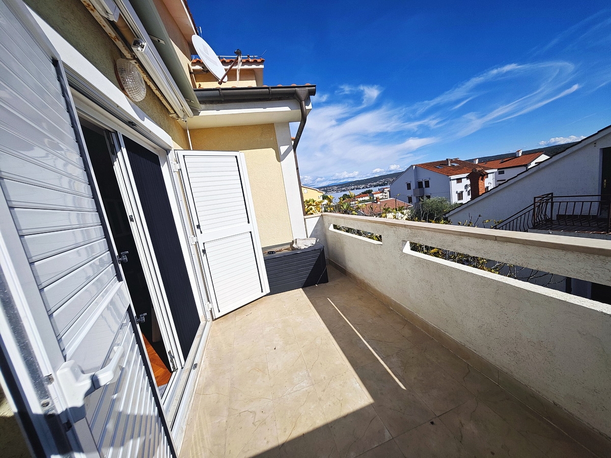 Malinska, appartamento duplex vicino al mare con vista!