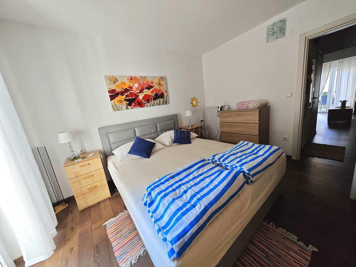 Njivice, appartamento arredato al 1° piano vicino al centro e alla spiaggia!