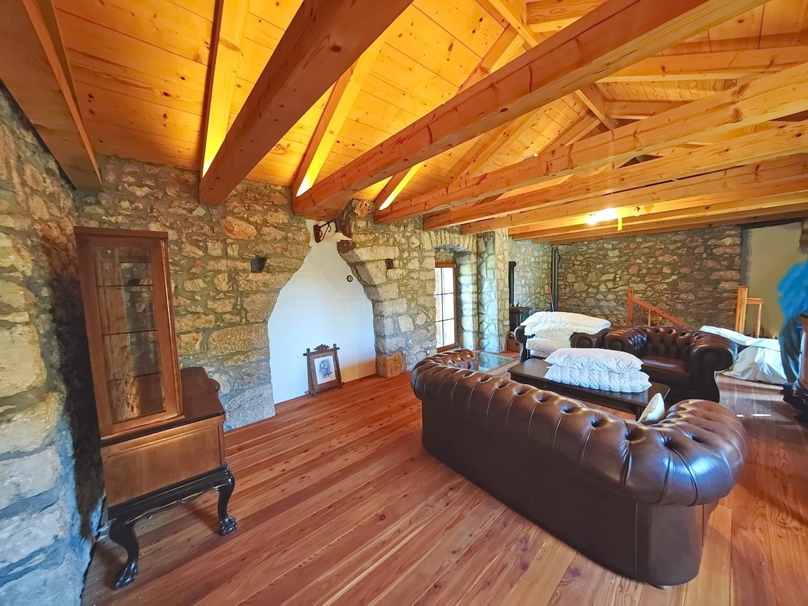 Zona di Malinska, casa in pietra ristrutturata con vista mare!