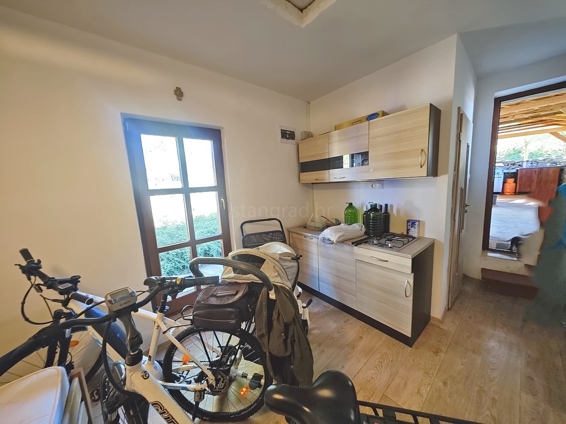 Zona di Malinska, casa in pietra ristrutturata con vista mare!