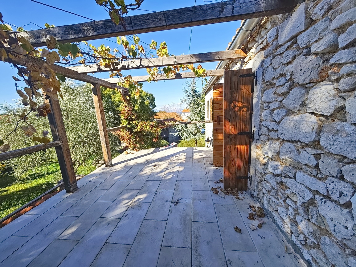 Zona di Malinska, casa in pietra ristrutturata con vista mare!