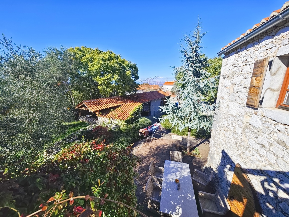 Zona di Malinska, casa in pietra ristrutturata con vista mare!
