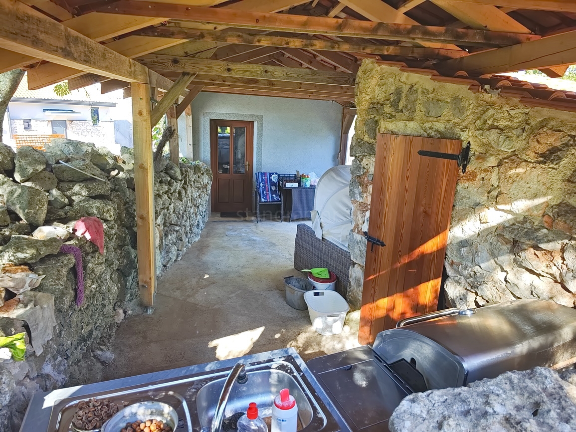 Zona di Malinska, casa in pietra ristrutturata con vista mare!