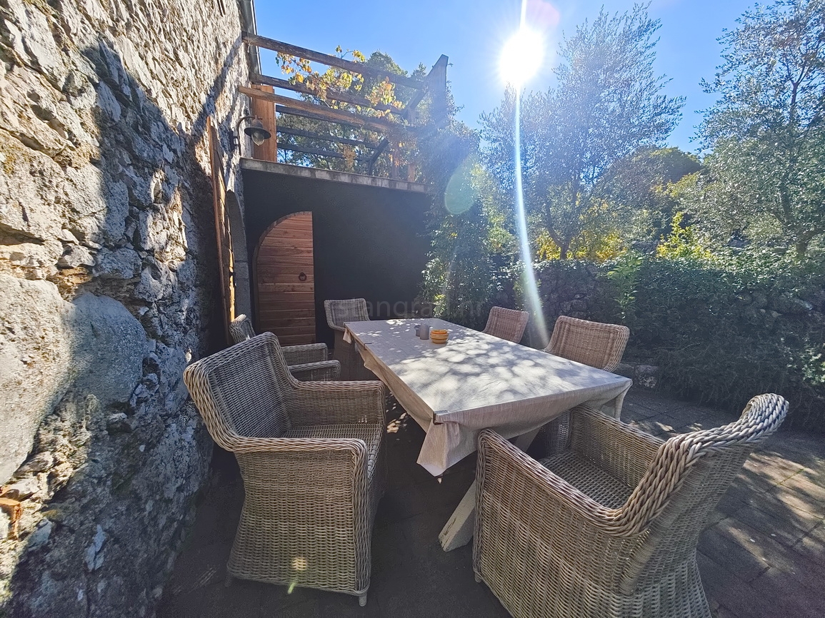 Zona di Malinska, casa in pietra ristrutturata con vista mare!