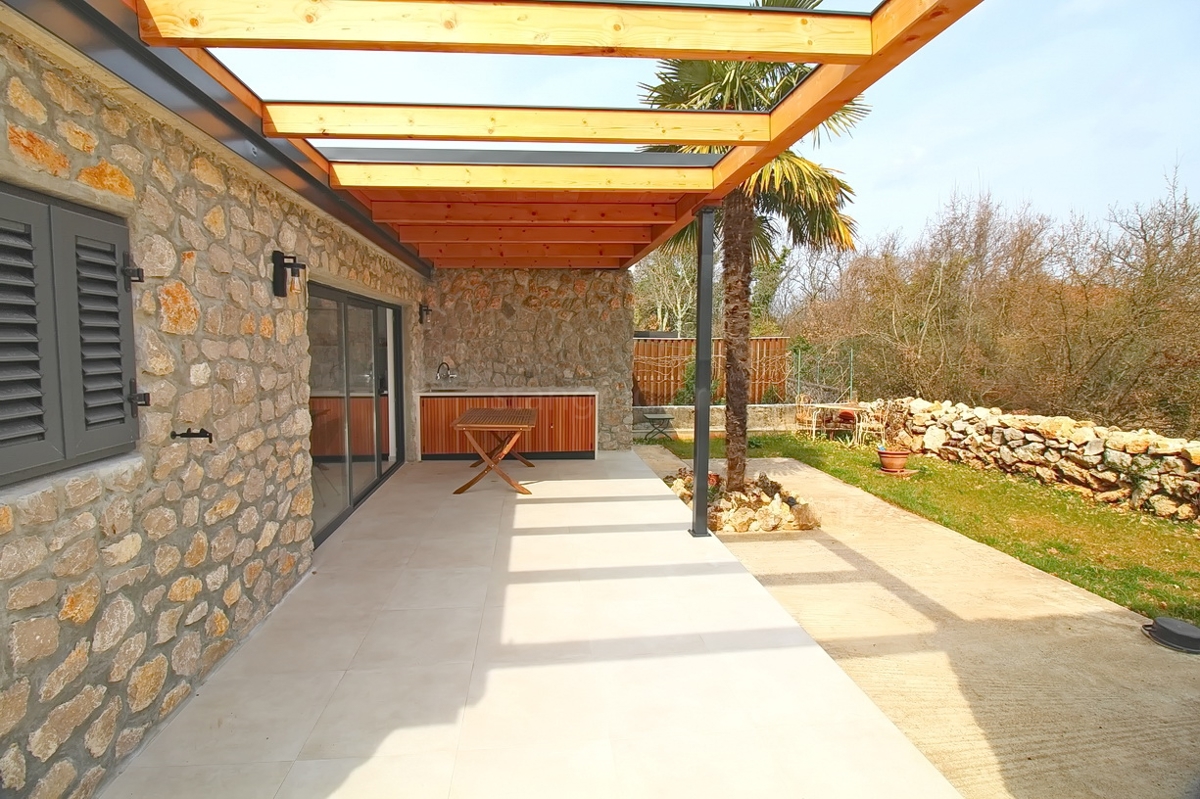 Malinska, casa indipendente con giardino in posizione tranquilla!