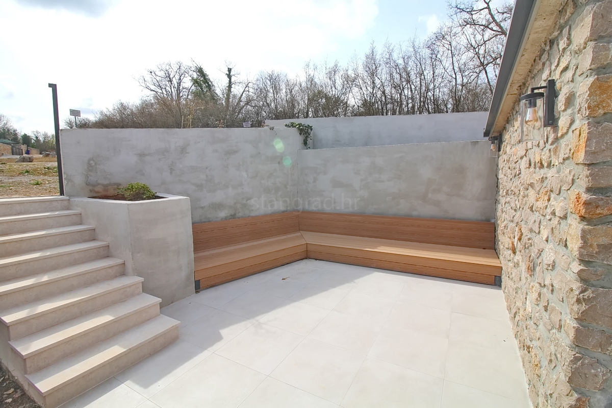 Malinska, casa indipendente con giardino in posizione tranquilla!