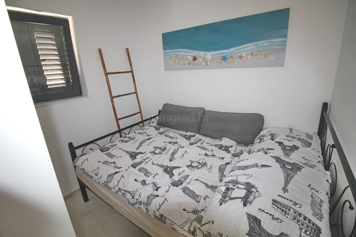 Malinska, casa indipendente con giardino in posizione tranquilla!